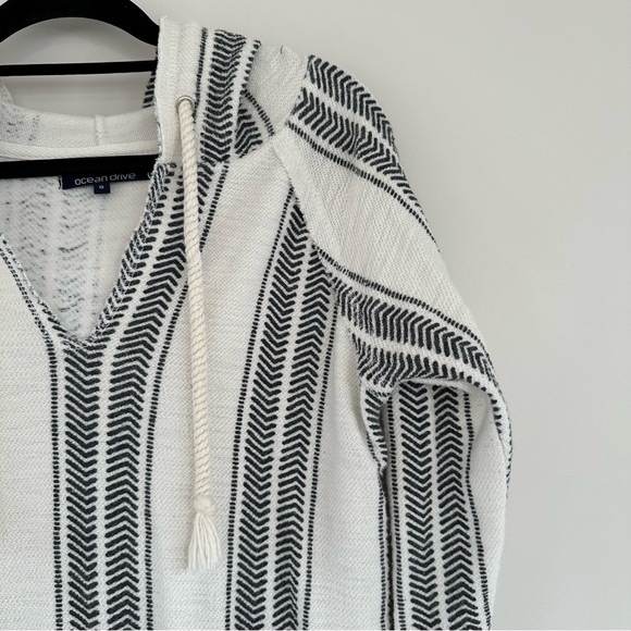 Ocean Drive Baja Beach Hoodie Striped Sweater V-Neck Long Sleeve Size Small - Picture 4 of 5